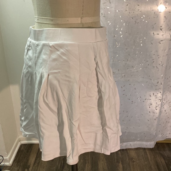 White tennis skirt - Picture 4 of 5